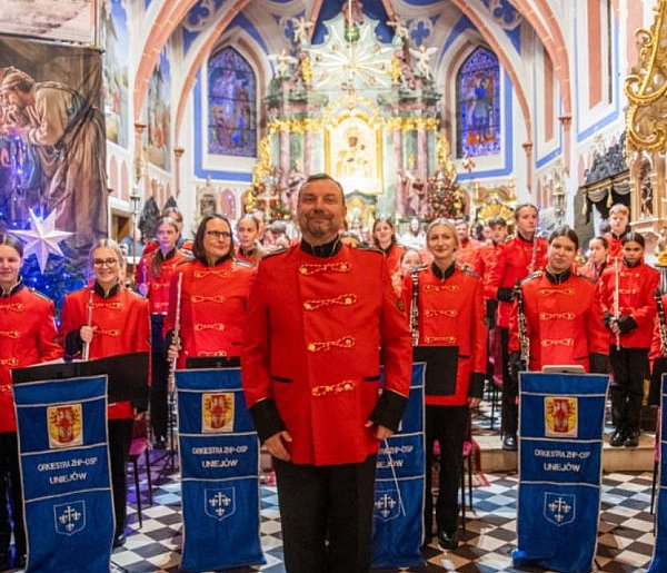 Muzyczne kolędowanie w uniejowskiej bazylice. Orkiestra zaprasza na koncert-17875