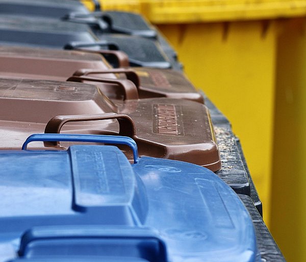 Fioletowe worki na odpady. Oto, co powinno tam trafiać-17934