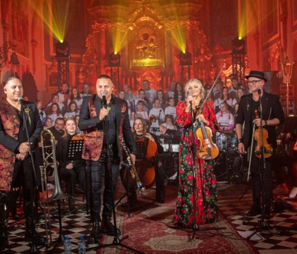 Wyjątkowy występ Golców w Uniejowie. Wystąpili z Uniejowską Grupą Wokalną