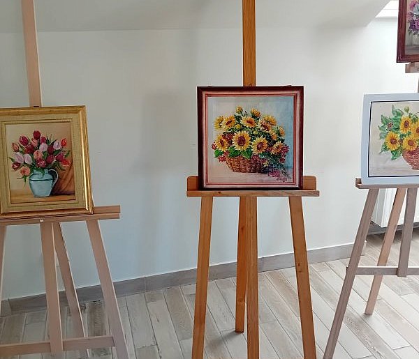 Kwiaty i pejzaże do końca kwietnia na wystawie w Uniejowie