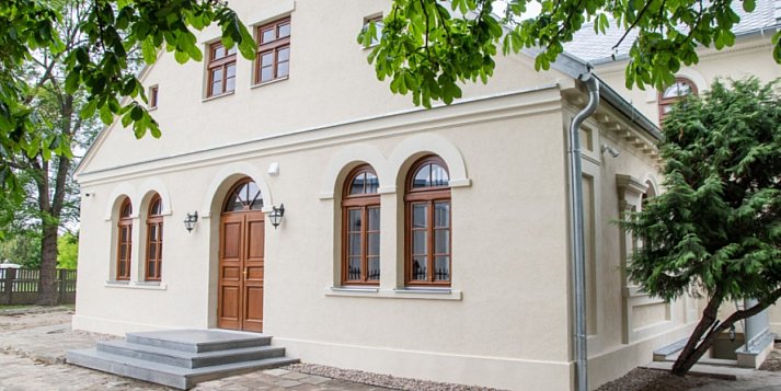 Kino w Dworku. MGOK zaprasza na  projekcję filmu „Sezony”