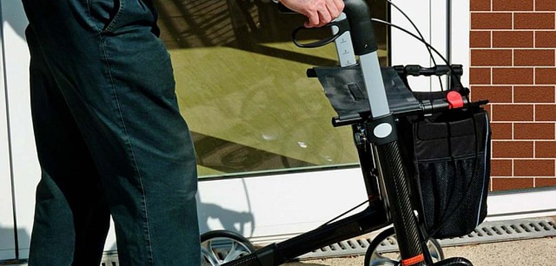 Czy prywatny dom seniora to lepsze rozwiązanie niż opiekun w domu?