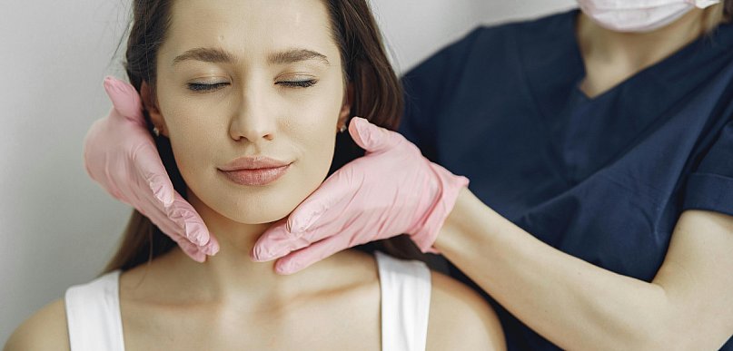 Jak wybrać dermatologa w Warszawie i kiedy nie warto zwlekać z wizytą