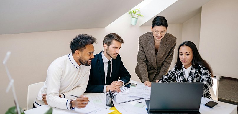 Stała obsługa prawna spółki w Warszawie – jak zabezpieczyć biznes w dynamicznym ot