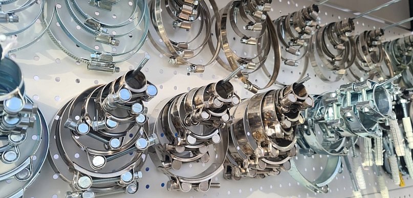 Zaciski i opaski do profesjonalnych instalacji technicznych