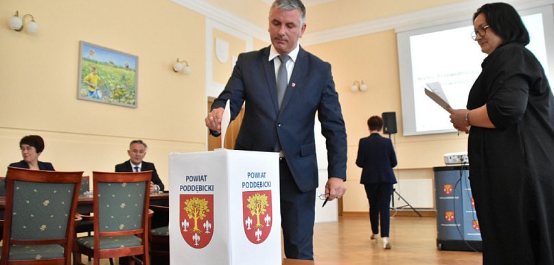 Powiat poddębicki ma nowego wicestarostę. Piotr Kozłowski wybrany