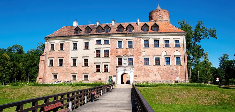 Łódzkie zachwyca. Zamek w Uniejowie – średniowieczna perła nad Wartą