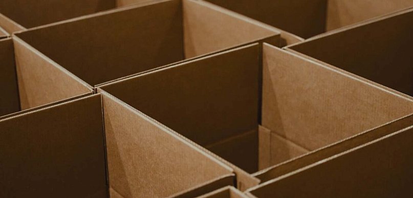 Tuleja tekturowa a karton - który materiał lepiej chroni plakaty, mapy i dokumenty