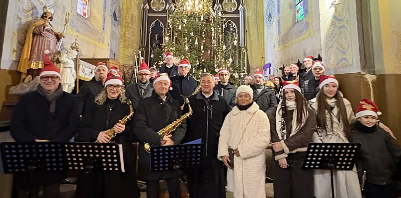 Band Uniejów świątecznie. Zespół zagrał koncert w kościele w Wilamowie - 17809