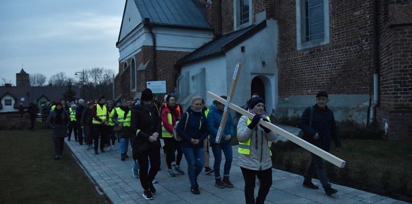 Nocna Droga Krzyżowa w Uniejowie już wkrótce. Przejdą nocą 20 kilometrów