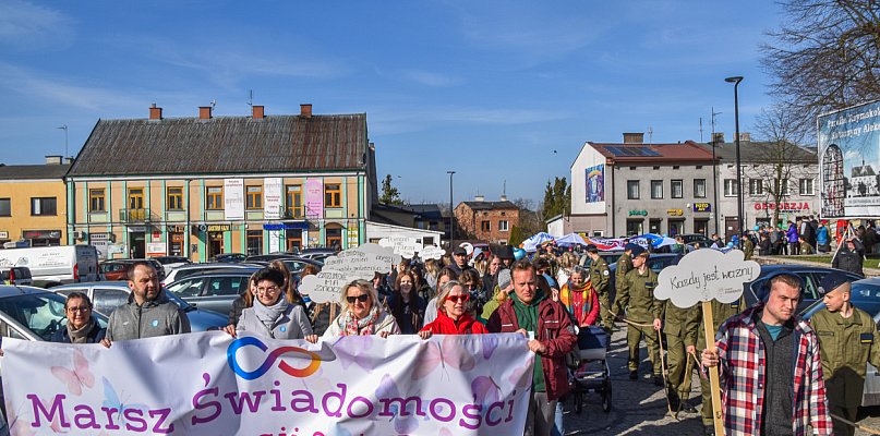 Solidarność w kolorze błękitu. Marsz dla świadomości autyzmu