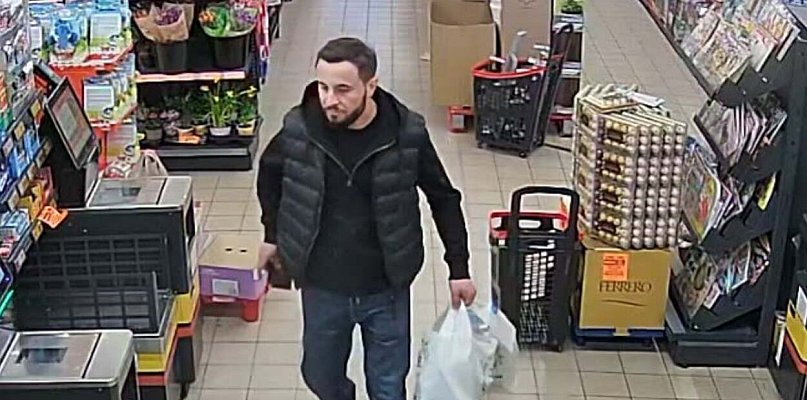 Policja poszukuje sprawcy kradzieży w uniejowskim supermarkecie. Zdjęcia