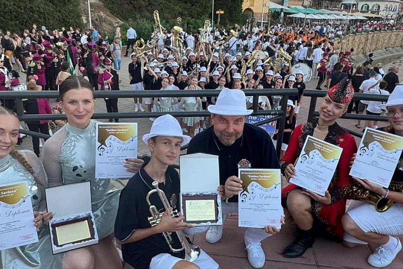 Niezwykłe spotkanie Orkiestry Dęta z Uniejowa i Ewy Pajor na Camp Nou