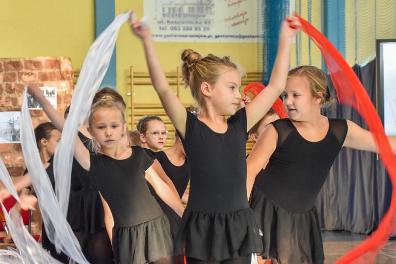 W Uniejowie wyjątkowo obchodzono imieniny szkoły