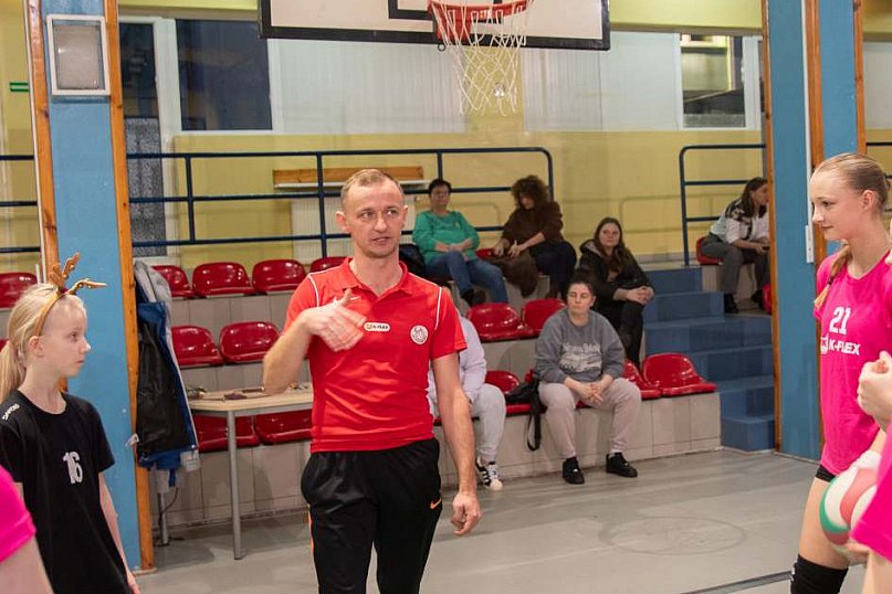 ,,Orlęta" Wielenin na świątecznym turnieju siatkówki w Uniejowie