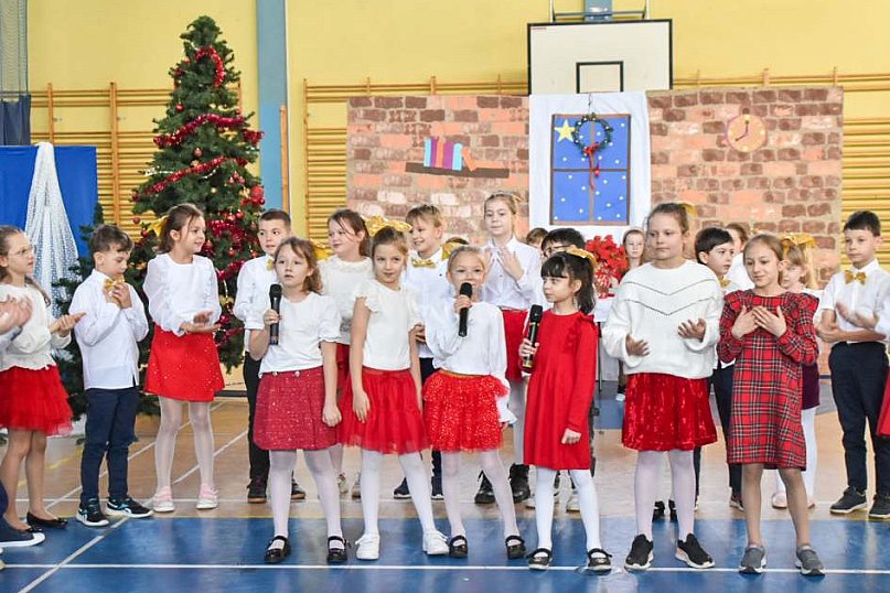 Świąteczny występ uczniów Szkoły Podstawowej w Uniejowie