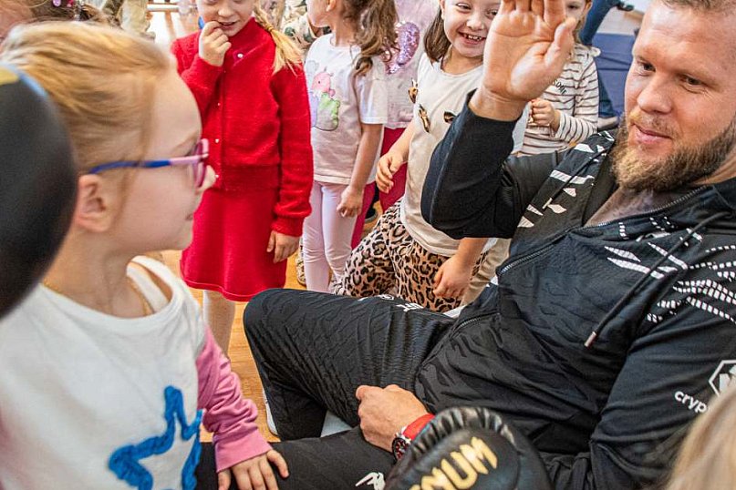 Tybura spotkał się z uniejowskimi przedszkolakami
