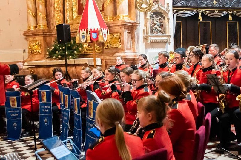Koncert uniejowskiej orkiestry dętej w bazylice