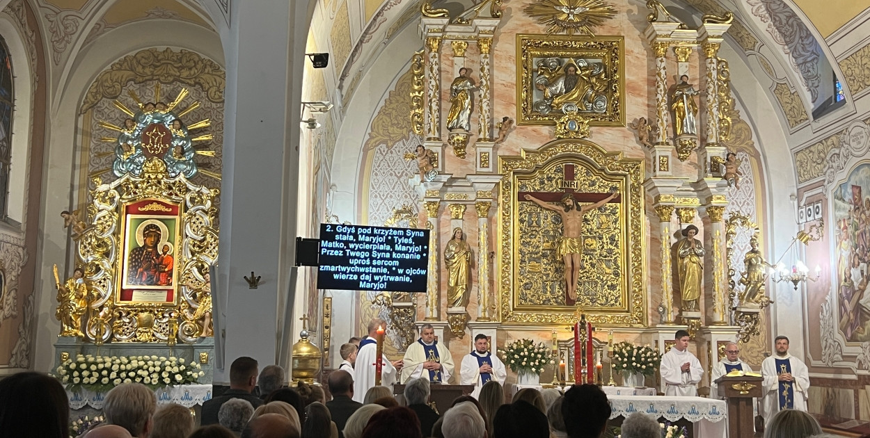 Odsłonięcie Cudownego Obrazu Matki Bożej Czętochowskiej odbyło się w Parafii Spycimierz. Fot. Michał Kubacki
