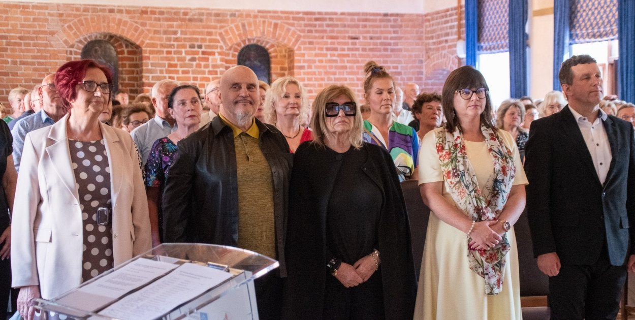 Marian Lichtman był gościem specjalnym na zakończeniu roku akademickiego uniejowskiego Uniwersytetu Trzeciego Wieku. Fot. Michał Kubacki