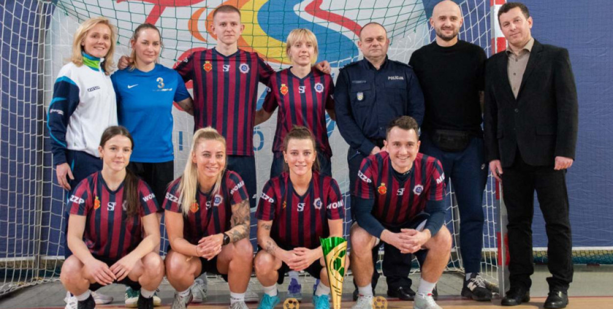 Policjantki i policjanci zagrali w Turnieju Halowej Piłki Nożnej FOTO