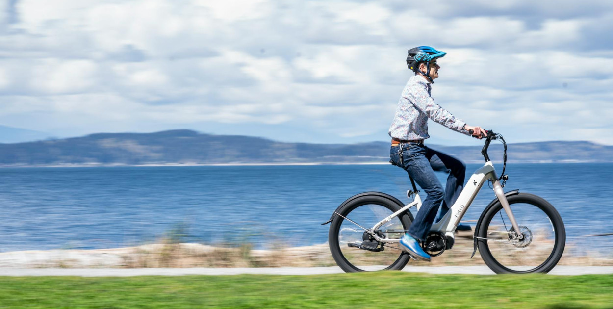 Czy rower elektryczny ładuje się podczas jazdy?