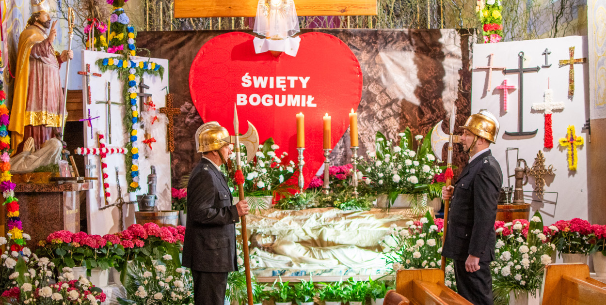 Wielkanoc 2026. Tak wyglądają Groby Pańskie w gminie Uniejów [ZDJĘCIA]