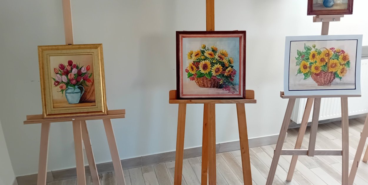 Kwiaty i pejzaże do końca kwietnia na wystawie w Uniejowie