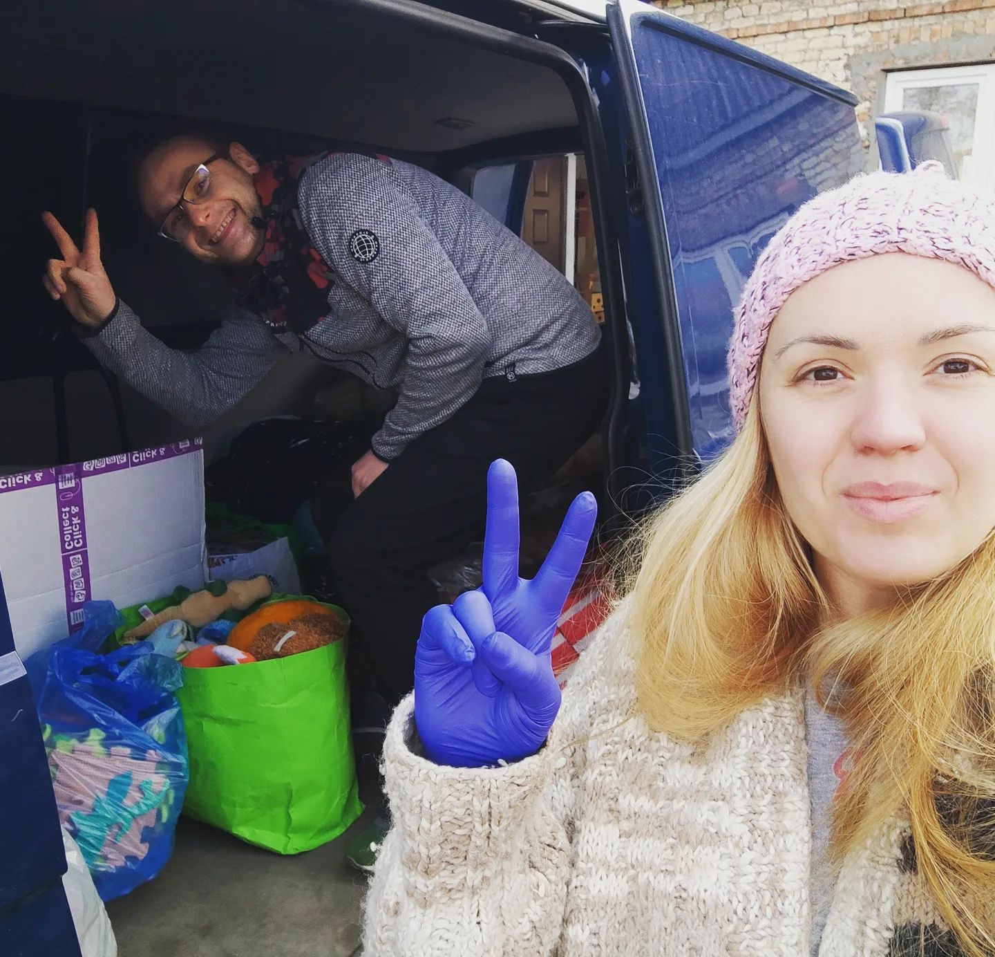 Kolejny transport z rzeczami przyjechał do Felicjanowa. Część trafi dla ukraińskich dzieci z domów dziecka, a reszta z transportem dla żołnierzy trafi bezpośrednio do Charkowa. Fot. materiały prywatne L.K.facebook