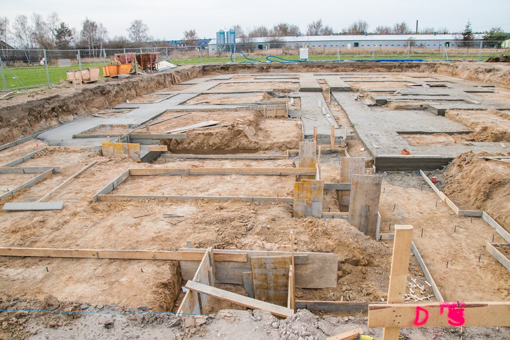Trwa budowa trzech kolejnych bloków w Uniejowie.