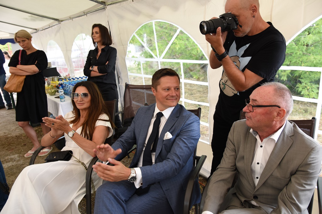 Jednym z inwestorów, który obecny był na prezentacji inwestycji jest Andrzej Pabich, pierwszy z prawej, właściciel ZooSafari w Borysewie.