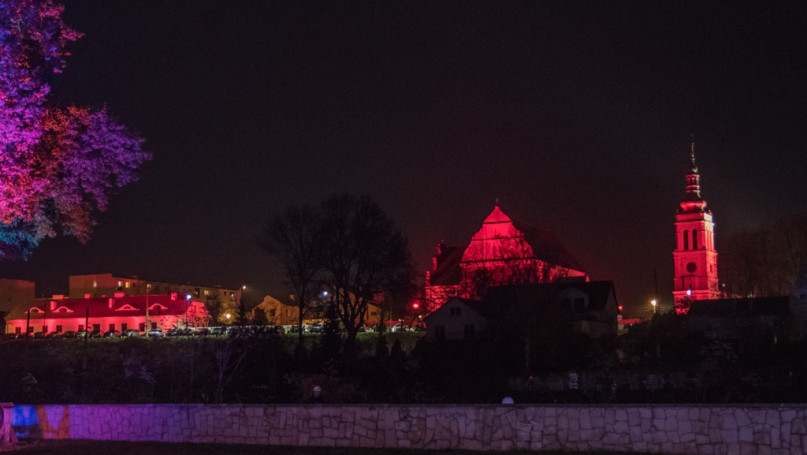 Rozświetlony Uniejów - pokaz laserów i iluminacji 